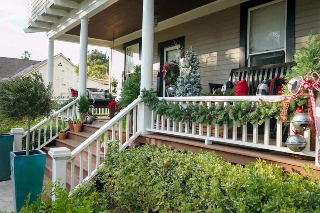 Festive Ideas: 6 Stylish Front Porch Decorations for the Holidays